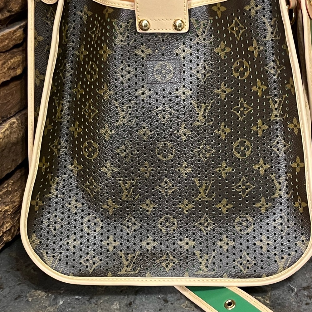 Louis Vuitton Musette Perforated. 💚Limited Edition Green Perforated Musette💚 - Picture 11 of 16